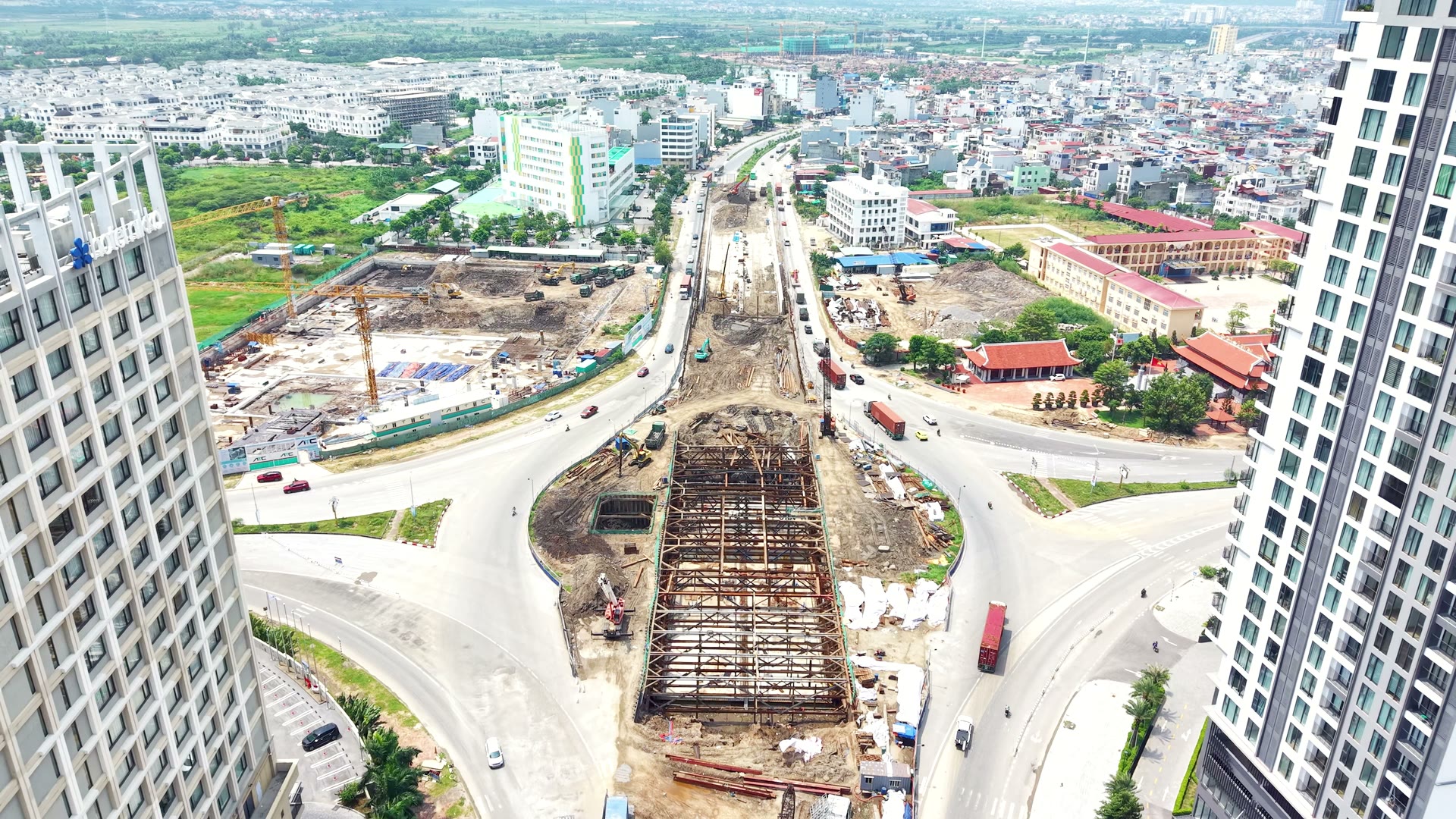 Hố hầm chui Bùi Viện Võ Nguyên Giáp đã đổ bê tông, nhìn thẳng từ flycam xuống đảo xuyến đang thi công